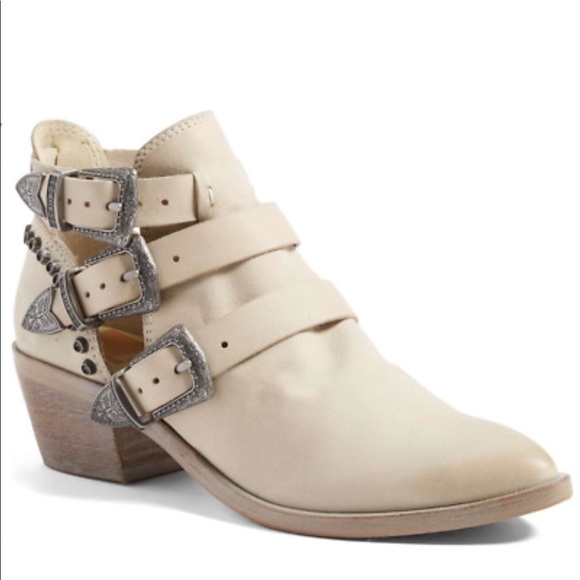 Dolce Vita Shoes - dolce vita • spur buckle booties (cream)